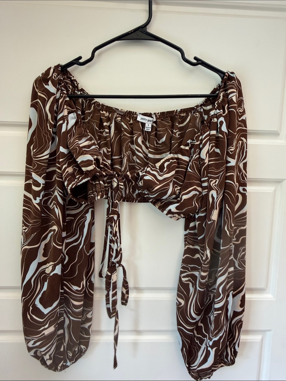 PrettyLittleThing Brown & Cream Marble Tie-Front Off-Shoulder Crop Top